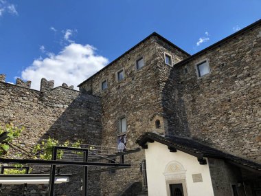 Sasso Corbaro Kalesi veya Castello di Sasso Corbaro veya Burg Sasso Corbaro (Bellinzona Kaleleri) - Ticino Kantonu, İsviçre