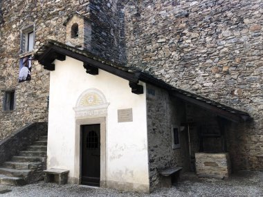 Sasso Corbaro Kalesi veya Castello di Sasso Corbaro veya Burg Sasso Corbaro (Bellinzona Kaleleri) - Ticino Kantonu, İsviçre