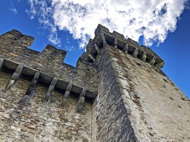 Sasso Corbaro Kalesi veya Castello di Sasso Corbaro veya Burg Sasso Corbaro (Bellinzona Kaleleri) - Ticino Kantonu, İsviçre