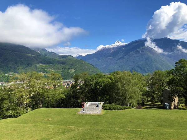 Fairytale Clouds Alpine Peaks Bellinzona Town Canton Ticino Switzerland — Stock Photo, Image