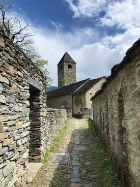 Aziz Bernardino ve Girolamo Kilisesi veya La chiesa di San Bernardo a Monte Carasso - Ticino Kantonu, İsviçre