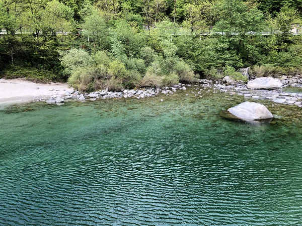 マッジャー渓谷またはヴァッレ マッジャーのマッジャ川 フルス マッジャー マッジャータル ティチーノ州 スイス — ストック写真