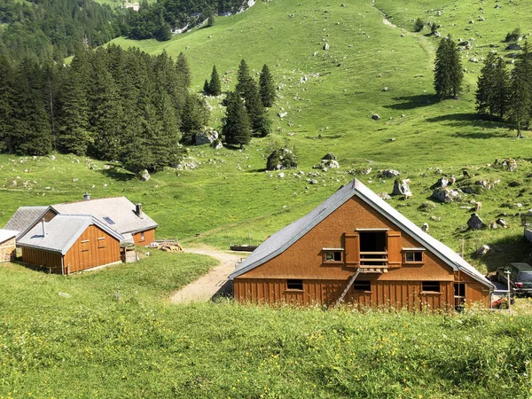 Arquitectura Rural Tradicional Con Explotaciones Ganaderas Región Appenzellerland Cordillera Alpstein — Foto de Stock