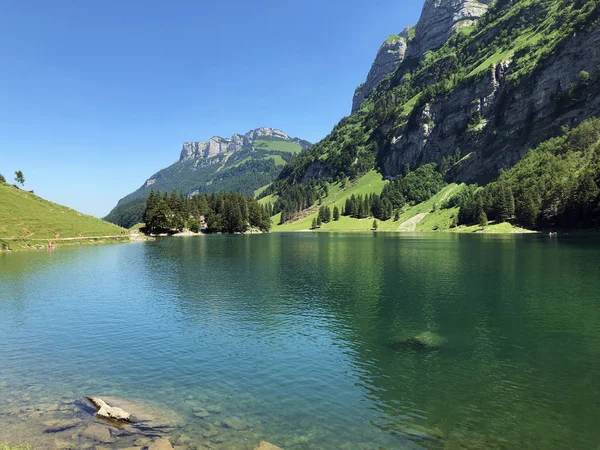Αλπική Λίμνη Seealpsee Στην Οροσειρά Alpstein Και Στην Περιοχή Του — Φωτογραφία Αρχείου