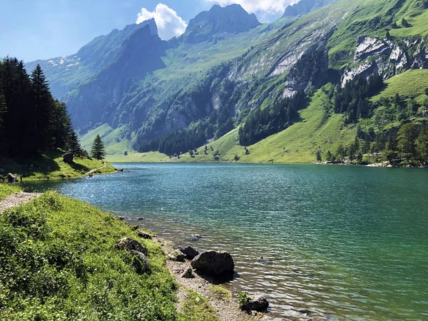 Uma Pitoresca Trilha Circular Longo Lago Alpino Seealpsee Região Turística — Fotografia de Stock