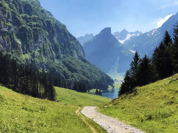 Uma Pitoresca Trilha Circular Longo Lago Alpino Seealpsee Região Turística — Fotografia de Stock