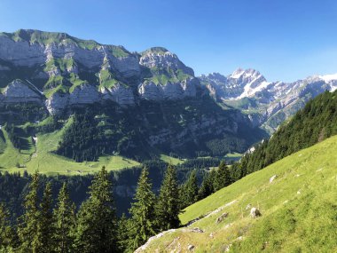 Alpstein sıradağlarında ve Appenzellerland bölgesinde Schafberg ve Marwees alp zirveleri - Appenzell Innerrhoden Kantonu (Ai), İsviçre