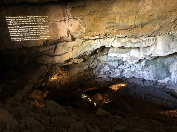 Cuevas Prehistóricas Wildkirchli Morir Wildkirchlihoehle Hohlebare Hoehlebaere Eesidle Cordillera Alpstein —  Fotos de Stock