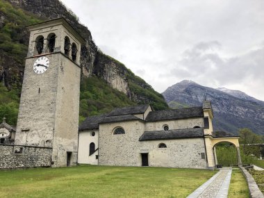 Santa Maria Assunta Kilisesi ve St John Baptist veya Chiesa di Santa Maria Assunta e di San Giovanni Battista, Cevio - Kandon Ticino, İsviçre
