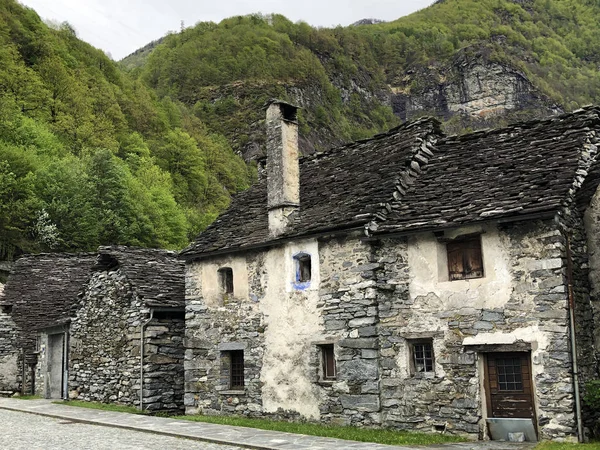 Bignasco Köyünün Geleneksel Mimarisi Eski Evleri Maggia Vadisi Veya Valle — Stok fotoğraf