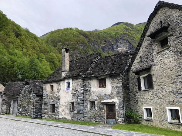 Arquitectura Tradicional Casas Antiguas Del Pueblo Bignasco Valle Maggia Valle —  Fotos de Stock