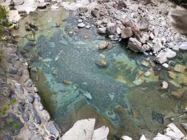Bavona Vadisi'ndeki Bavona nehri veya Valle Bavona (Val Bavona veya Das Bavonatal), Cavergno - Ticino Kantonu, İsviçre