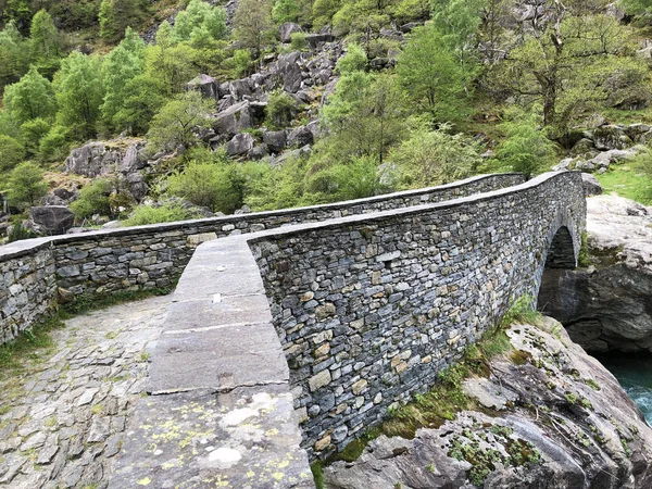 Antiga Ponte Pedra Romana Sobre Rio Bavona Vale Bavona Valle — Fotografia de Stock