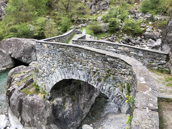 Antiga Ponte Pedra Romana Sobre Rio Bavona Vale Bavona Valle — Fotografia de Stock