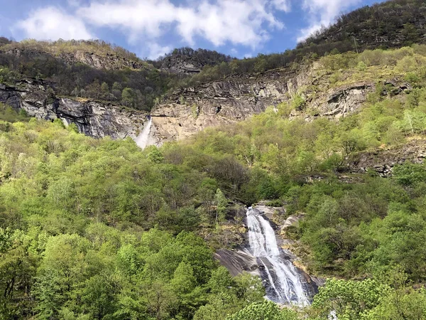 Cachoeira Cascata Delle Sponde Wasserfall Cascata Delle Sponde Riveo Vale — Fotografia de Stock