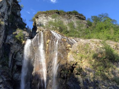 Şelale Salto Maggia veya Wasserfall Salto Maggia (Maggia Vadisi veya Valle Maggia veya Maggiatal)-Ticino, Isviçre
