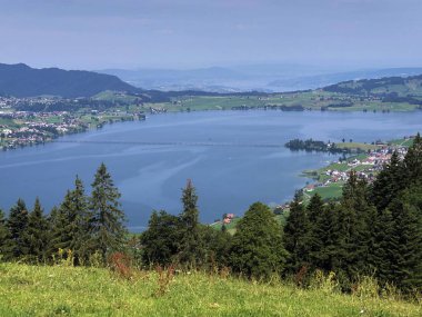Suni göl Sihlsee veya Stausee Sihlsee, Willerzell-Schwyz Kantonu, Isviçre