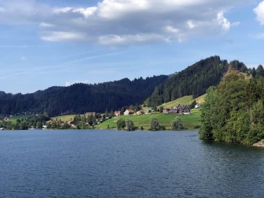 Suni göl Sihlsee veya Stausee Sihlsee, Willerzell-Schwyz Kantonu, Isviçre
