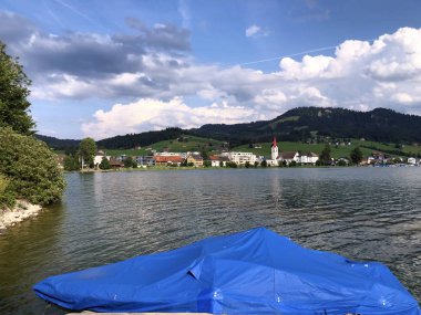 Köy Willerzell suni göl kıyısındaki Sihlsee-Schwyz Kantonu, Isviçre