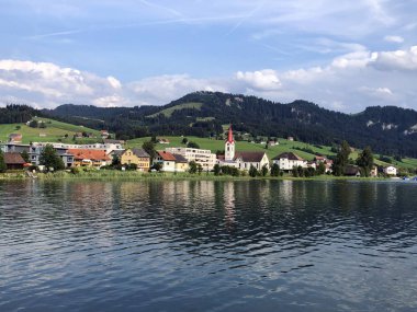Köy Willerzell suni göl kıyısındaki Sihlsee-Schwyz Kantonu, Isviçre