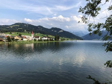 Köy Willerzell suni göl kıyısındaki Sihlsee-Schwyz Kantonu, Isviçre