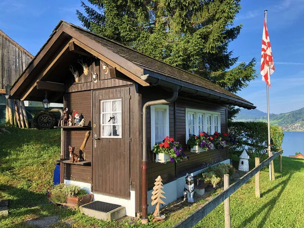 シルゼー湖の谷にある伝統的な建築と農家 ウィレルツェル スイス シュヴィーツ州 — ストック写真