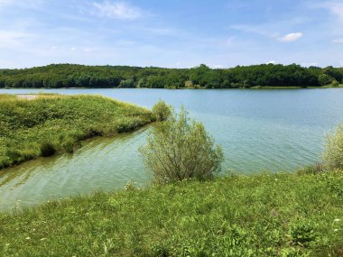 Birikim Gölü Lapovac veya Akumulacijsko Jezero Lapovac - Nasice, Hırvatistan veya Nasice, Hrvatska