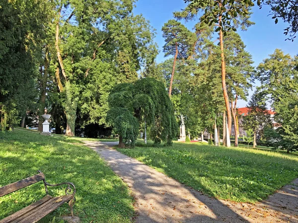 Kasteelpark Jankovic Maksimirirski Perivoj Dvorca Jankovic Ili Dvorski Maksimirirski Perivoj — Stockfoto