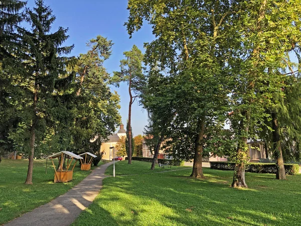 Jankovský Hradní Park Nebo Perivoj Dvorca Jankovic Ili Dvořáski Perivoj — Stock fotografie