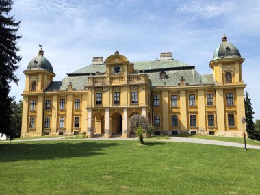 Pejacevic Kalesi (Büyük Kale) veya kont Pejacevic veya Dvorac Pejacevic ili Stari dvorac grofova Pejacevic ili Veliki dvorac eski kale - Nasice, Hırvatistan