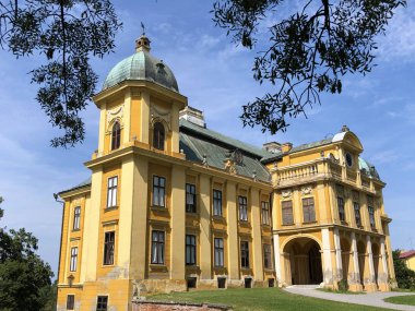 Pejacevic Kalesi (Büyük Kale) veya kont Pejacevic veya Dvorac Pejacevic ili Stari dvorac grofova Pejacevic ili Veliki dvorac eski kale - Nasice, Hırvatistan