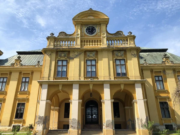 Pejacevic Kalesi (Büyük Kale) veya kont Pejacevic veya Dvorac Pejacevic ili Stari dvorac grofova Pejacevic ili Veliki dvorac eski kale - Nasice, Hırvatistan