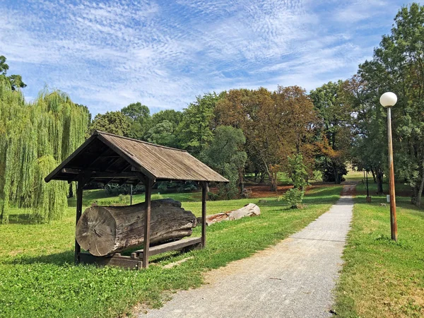 Pejacevic Kalesi veya Perivoj dvorca Pejacevic ili Nasicki gradski park Parkı - Nasice, Hırvatistan