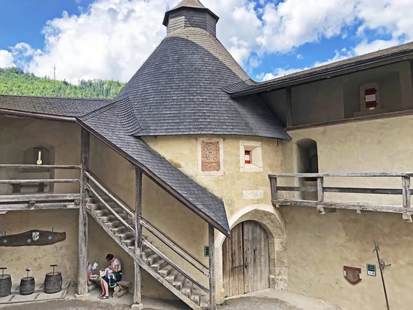 Kale Hohenwerfen veya Festung Hohenwerfen veya Burg Hohenwerfen veya Hohenwerfen Macera Kalesi, Pongau - Salzburg, Avusturya