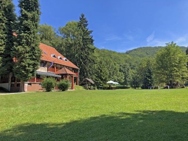 Bir Park orman Jankovac veya Planinarski dom u Park sumi Jankovac konaklama Dağcılar - Papuk doğa parkı, Hırvatistan