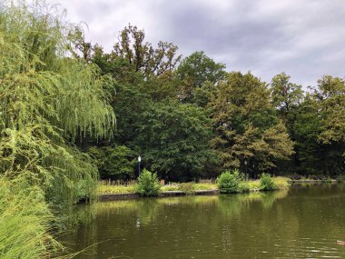 Maksimir Parkı veya Prvo Jezero u Maksimirskom Perivoju ili u Parku Maksimir ilk Gölü - Zagreb, Hırvatistan (Hrvatska)
