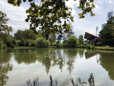 Maksimir Parkı veya Prvo Jezero u Maksimirskom Perivoju ili u Parku Maksimir ilk Gölü - Zagreb, Hırvatistan (Hrvatska)