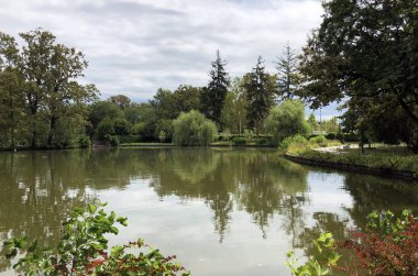 Maksimir Parkı veya Prvo Jezero u Maksimirskom Perivoju ili u Parku Maksimir ilk Gölü - Zagreb, Hırvatistan (Hrvatska)