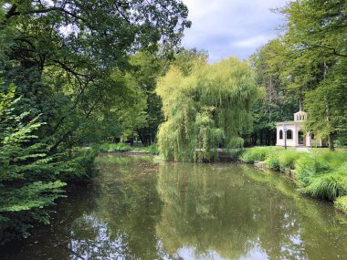 Maksimir Parkı veya Prvo Jezero u Maksimirskom Perivoju ili u Parku Maksimir ilk Gölü - Zagreb, Hırvatistan (Hrvatska)