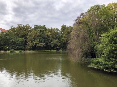 Maksimir Parkı veya Prvo Jezero u Maksimirskom Perivoju ili u Parku Maksimir ilk Gölü - Zagreb, Hırvatistan (Hrvatska)