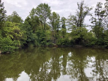 Maksimir Parkı veya Prvo Jezero u Maksimirskom Perivoju ili u Parku Maksimir ilk Gölü - Zagreb, Hırvatistan (Hrvatska)