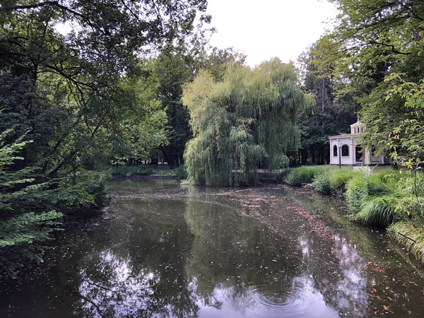 Pierwsze Jezioro Maksimir Park Lub Prvo Jezero Maksimirskom Perivoju Ili — Zdjęcie stockowe