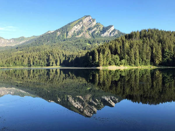 Αλπική Λίμνη Obersee Στην Ορεινή Οροσειρά Των Αλάλπεων Και Στην — Φωτογραφία Αρχείου