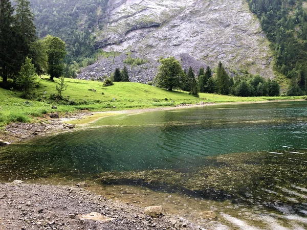 Jezioro Alpejskie Obersee Masywie Górskim Glarus Alps Regionie Turystycznym Glarnerland — Zdjęcie stockowe