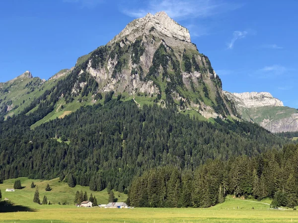 Brunnelistock Bruennelistock Mountain Oberseetal Valley Alpine Lake Obersee Nafels Naefels — стоковое фото