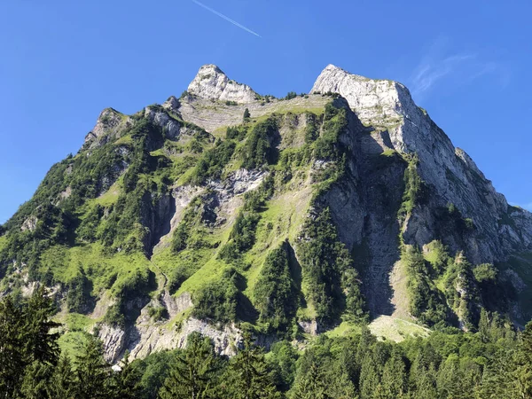 Brunnelistock Bruennelistock Hora Nad Údolím Oberseální Alpské Jezero Obersee Nafels — Stock fotografie