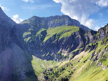 Oberseetal vadisi üzerinde schiberg dağı ve Glarus alpleri dağ masiff, Nafels (Naefels) - Glarus Kantonu, İsviçre