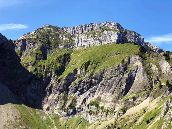 Góra Schiberg Nad Doliną Oberseetal Alpach Glarus Mountain Masiff Nafels — Zdjęcie stockowe