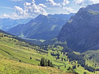 Brunnelistock (Bruennelistock) Dağı ve Glarnerland turistik bölgesinde Oberseetal vadisi, Nafels (Naefels) - Glarus Kanton, İsviçre
