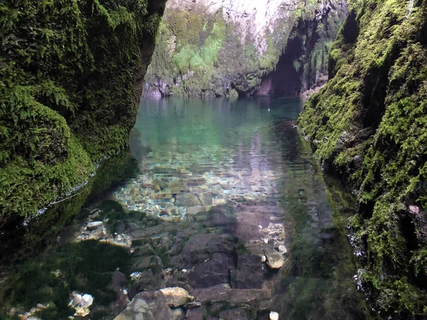 Cave Source Hundsloch Hundslochquelle Alpine Lake Wagitalersee Waegitalersee Innerthal Canton — Stock Photo, Image